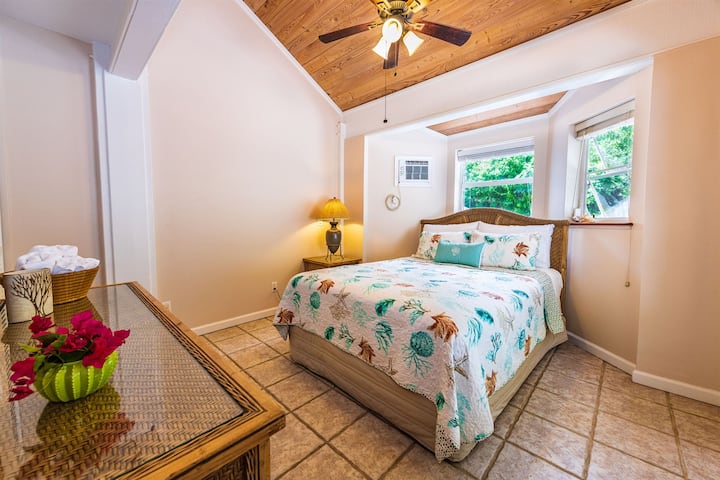 主楼层，右卧室，标准双人床