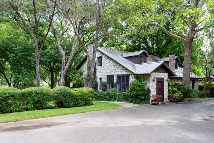 Hill Country managed Airbnb listing 3