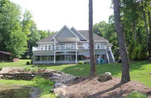Newest Listing!   *Huge* over 4800+ sq ft... Spaci