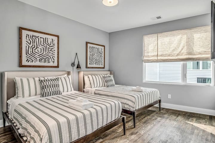 חדר שינה 5 - שתי מיטות זוגיות עם חדר רחצה מלא
