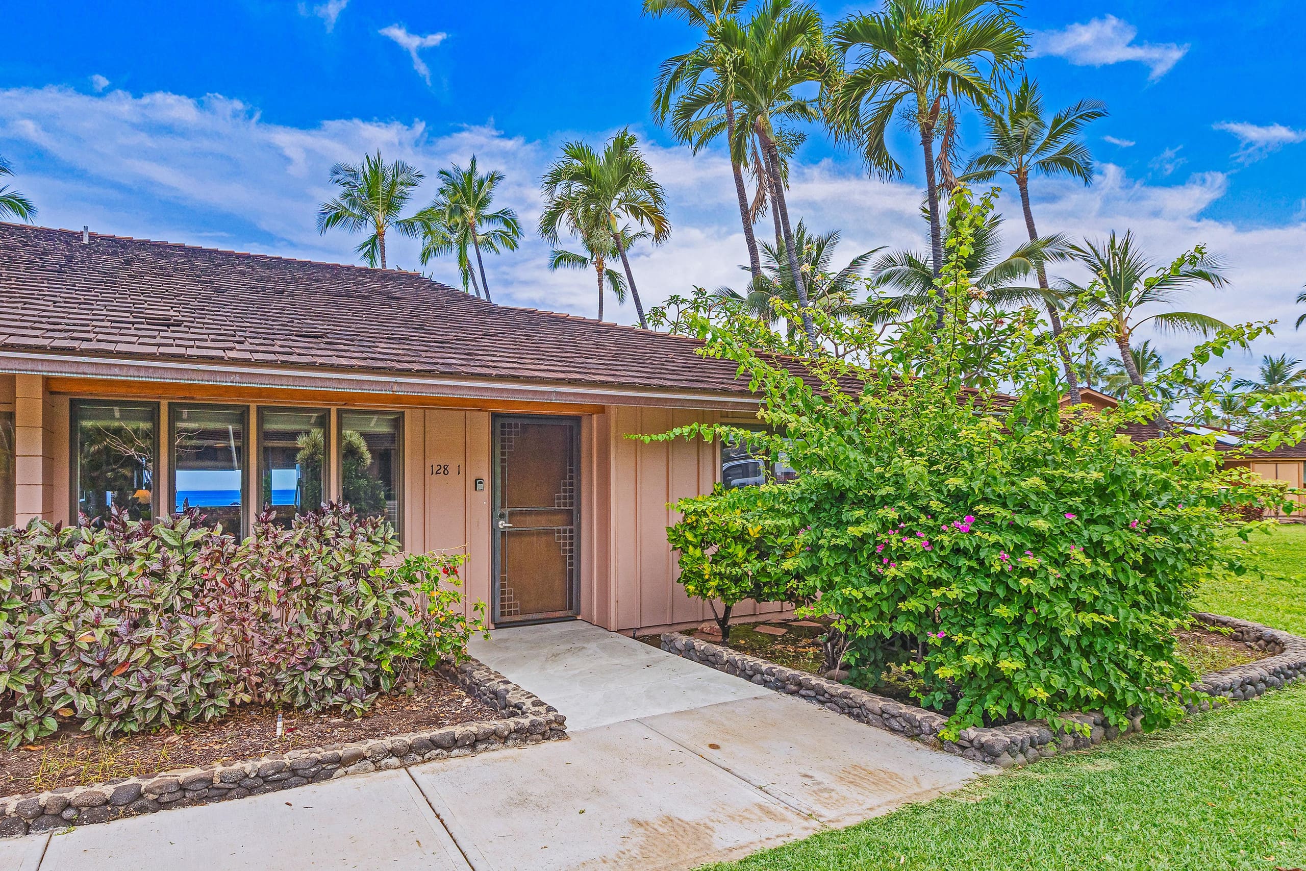 Townhouse in Lahaina · ★5.0 · 2 bedrooms · 3 beds · 2 baths - Image 43