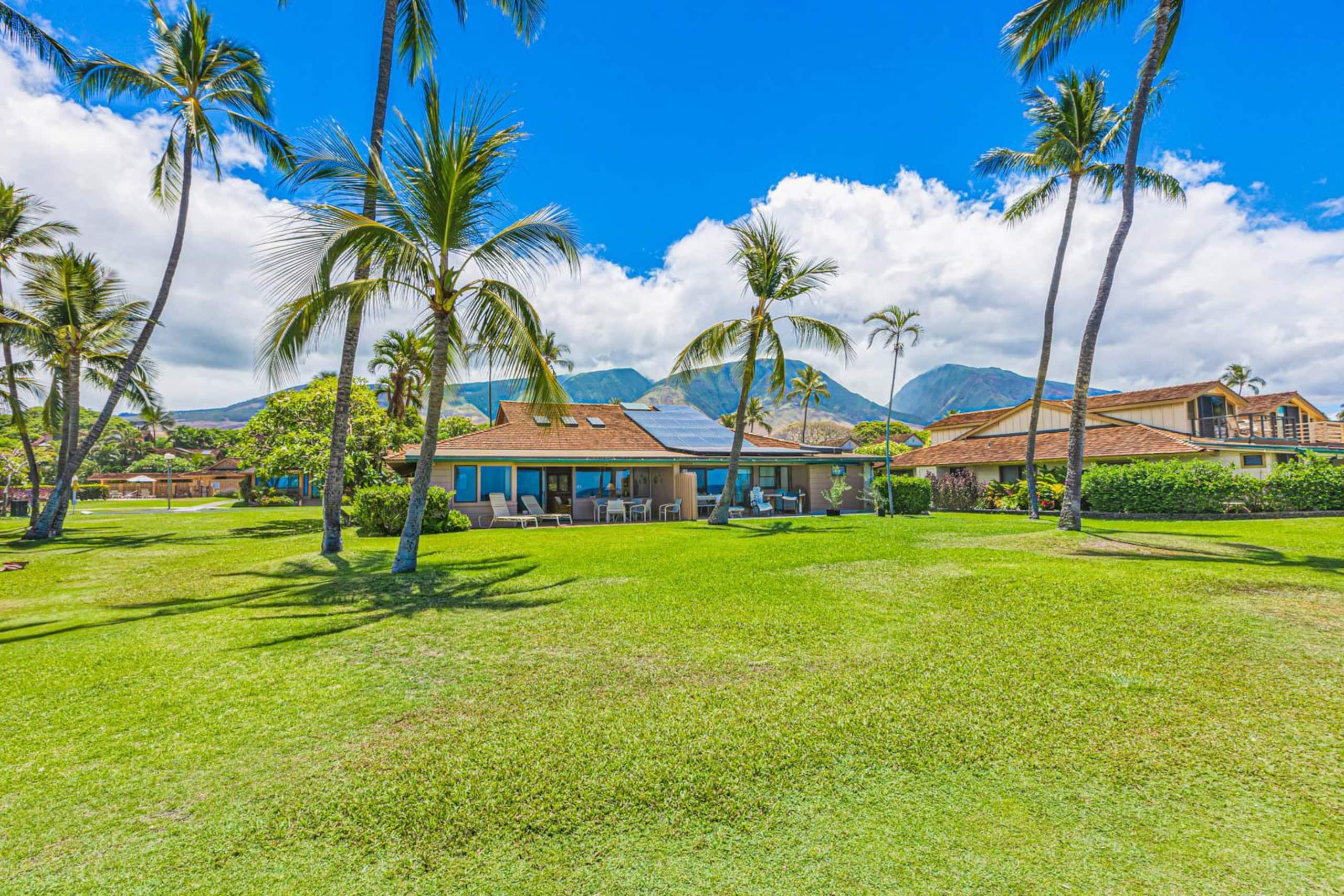 Townhouse in Lahaina · ★5.0 · 2 bedrooms · 3 beds · 2 baths - Image 53
