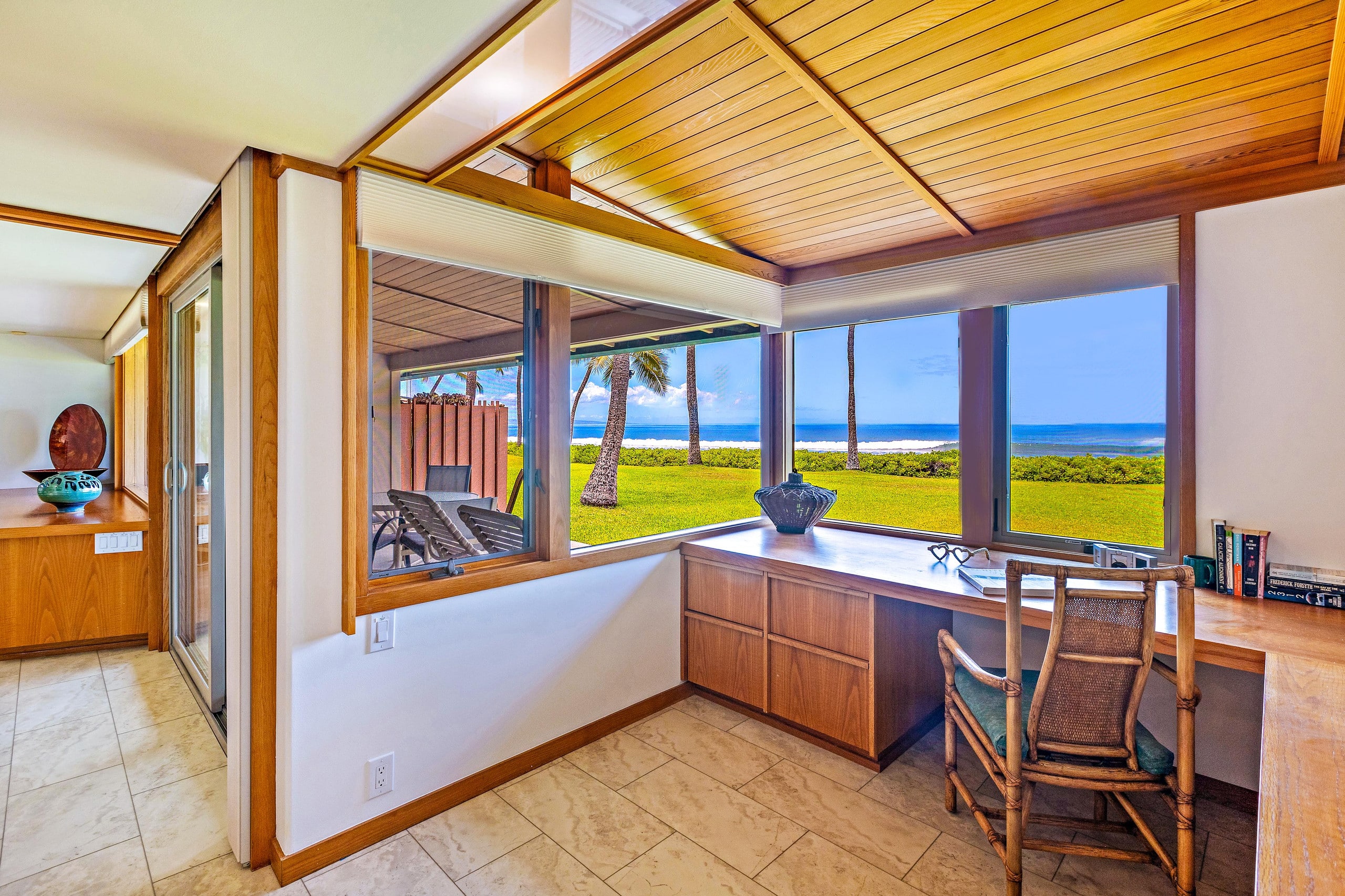 Townhouse in Lahaina · ★5.0 · 2 bedrooms · 3 beds · 2 baths - Image 81