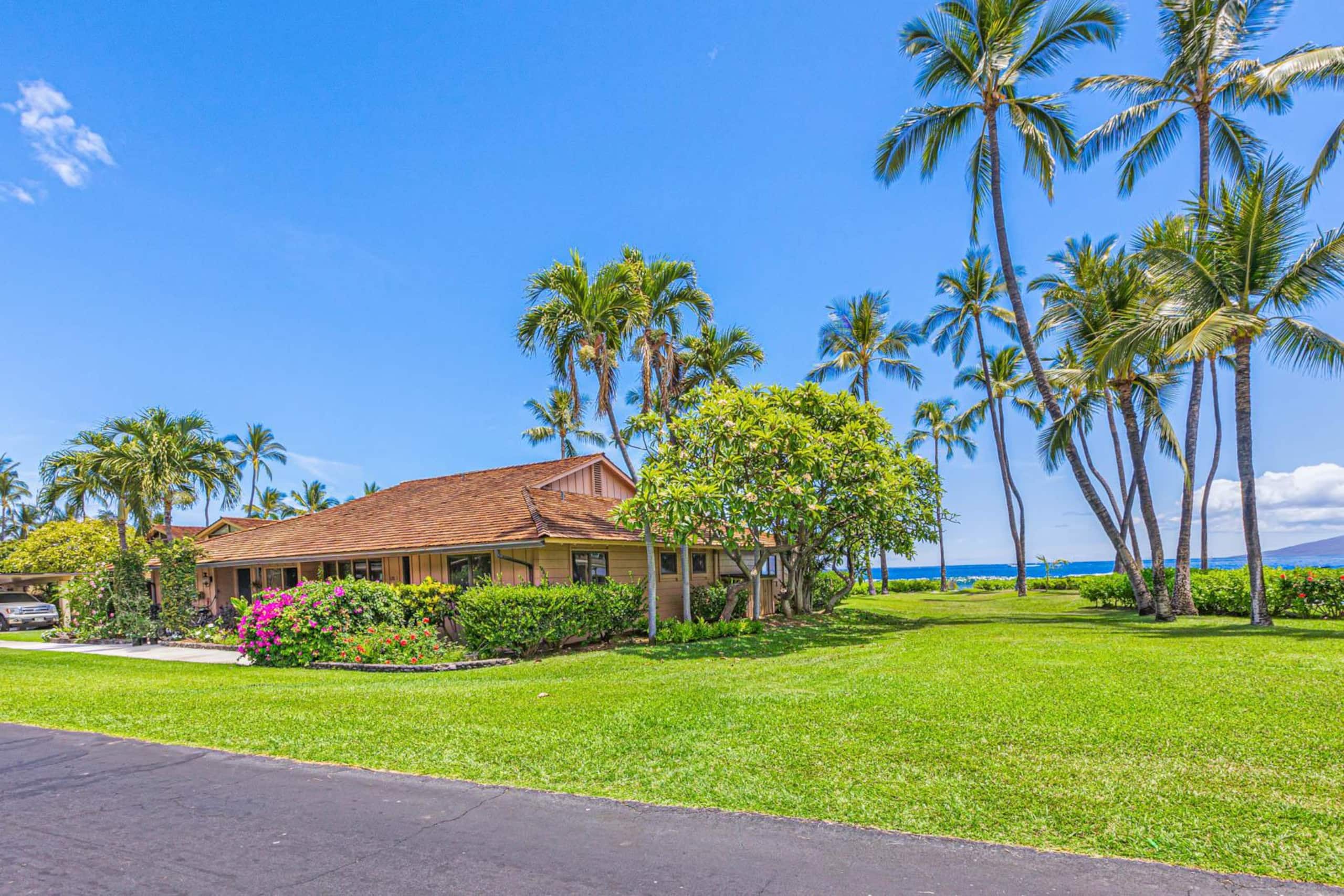 Townhouse in Lahaina · ★5.0 · 2 bedrooms · 3 beds · 2 baths - Image 48