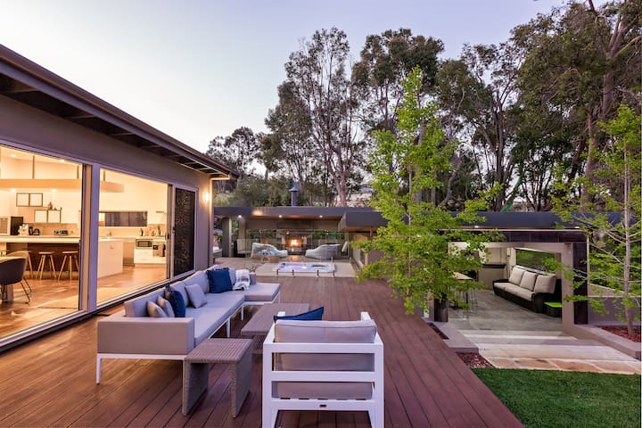 Sunrise Tranquillity: Luxe Retreat with Heated Spa