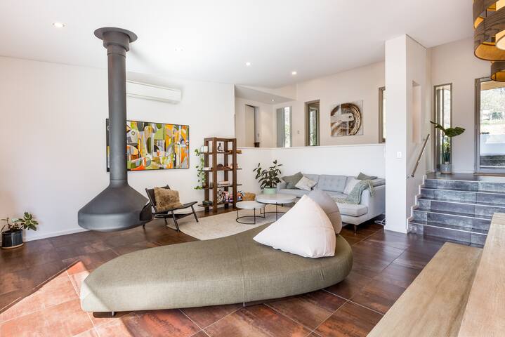 Sunrise Tranquillity: Luxe Retreat with Heated Spa gallery image 3