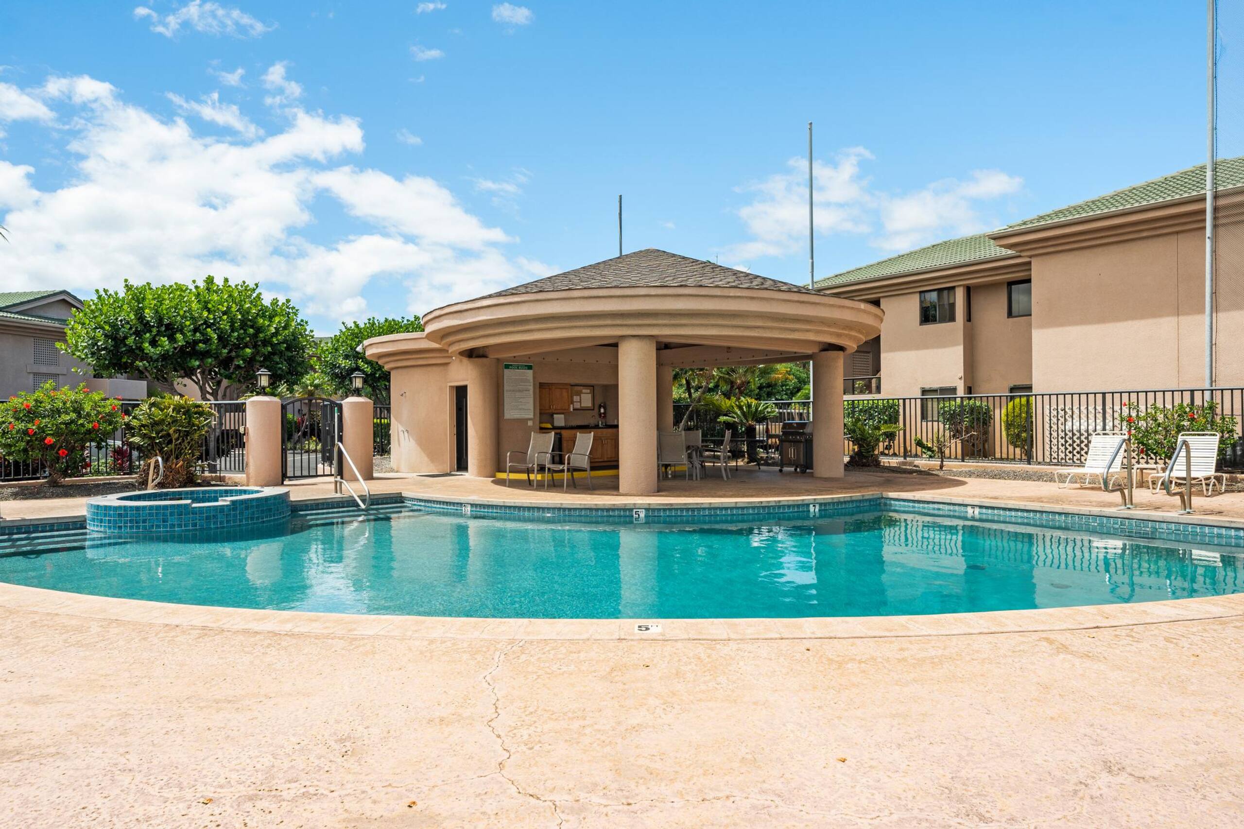 Golf course condo w/ ocean view lanai - Photo 49