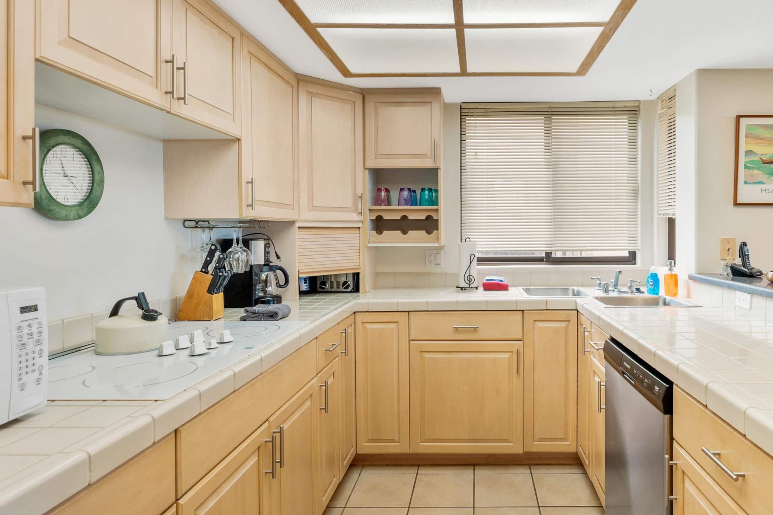 Golf course condo w/ ocean view lanai - Photo 22