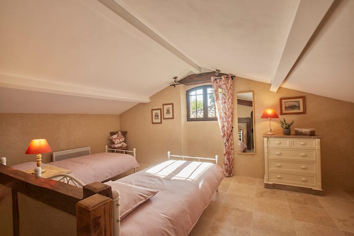 Rodinný apartmán - spálňa na poschodí