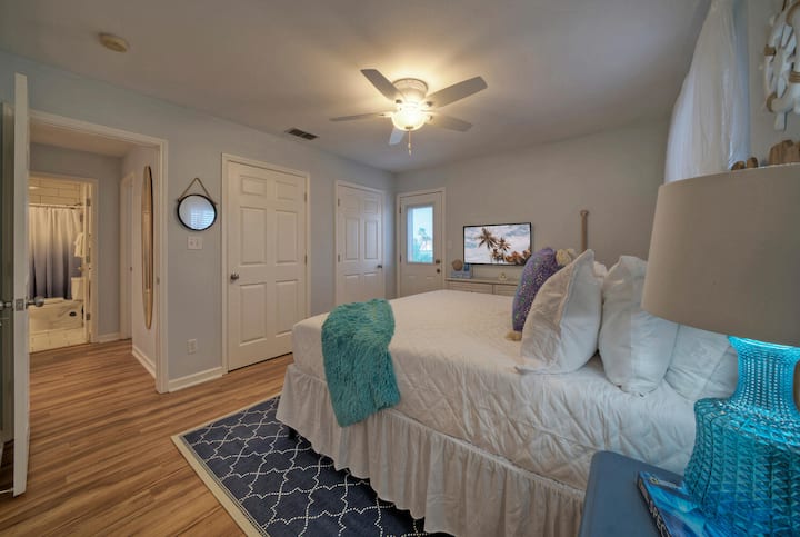 ห้องนอน 1 มีเตียงคิงไซส์