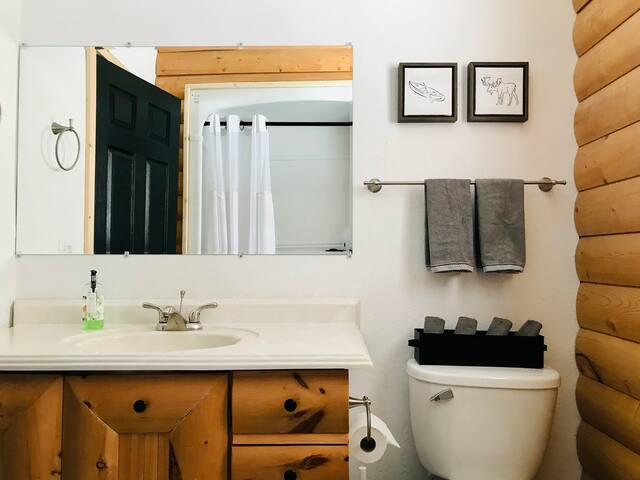 Smokey Hollow managed Airbnb listing 1
