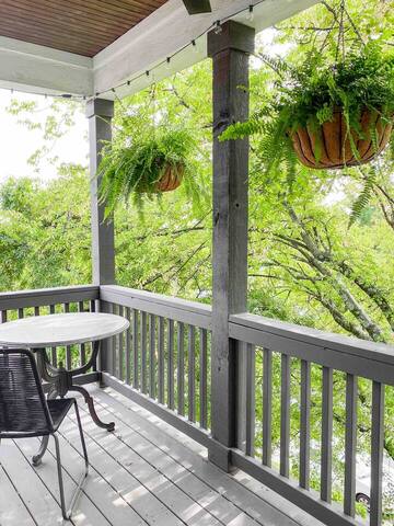 Johnny & June’s Treehouse – Steps to 12 South gallery image 5