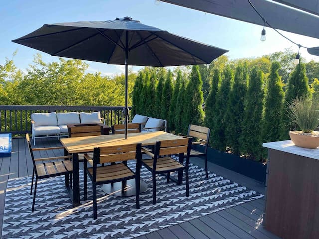 Spacious retreat near 12 South w/ BBQ