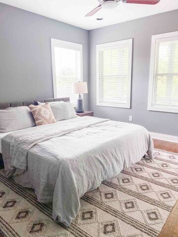 Johnny & June’s Treehouse – Steps to 12 South gallery image 4