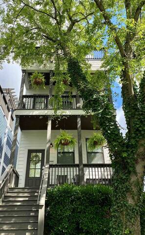 Johnny & June’s Treehouse – Steps to 12 South gallery image 2