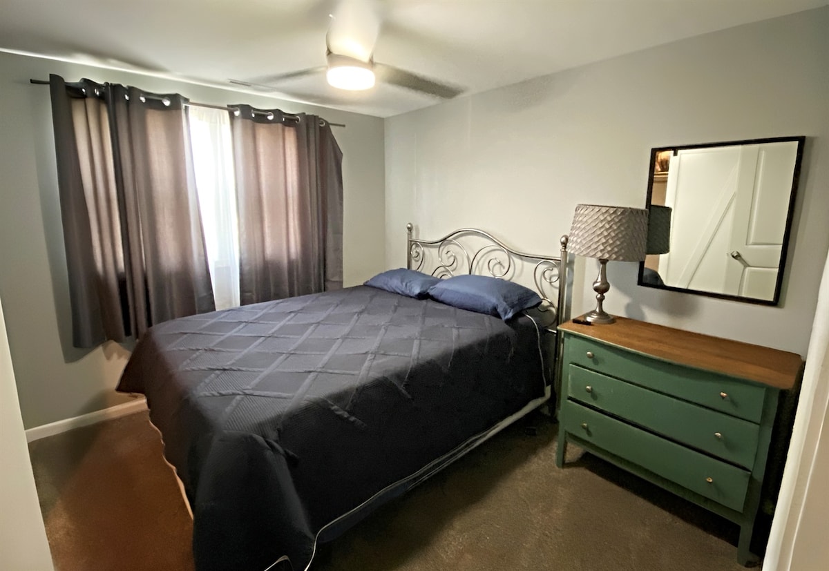 غرفة النوم الأولى