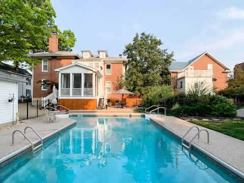 Bee's Knees - Private Heated Pool and Hot Tub, Dog