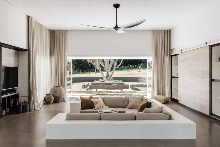 Amileka – luxury 25 acre estate with pool gallery image 3