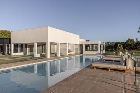 Amileka - luxury 25 acre estate with pool