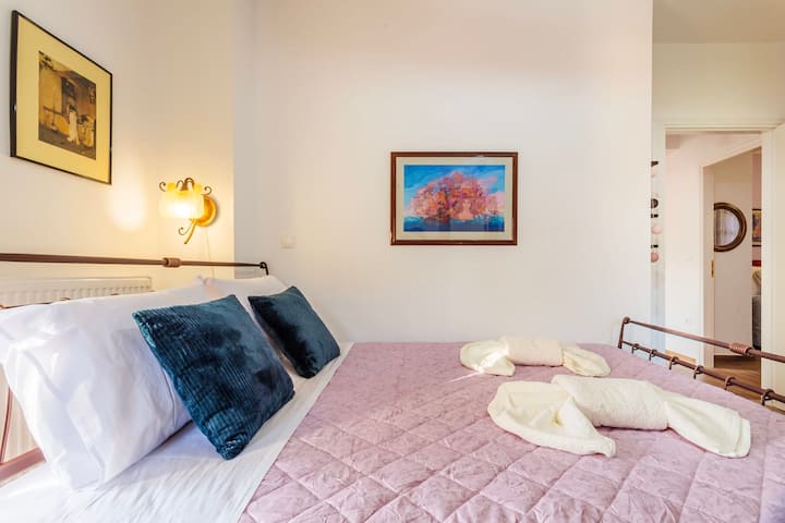 ห้องนอน 1: เตียงใหญ่