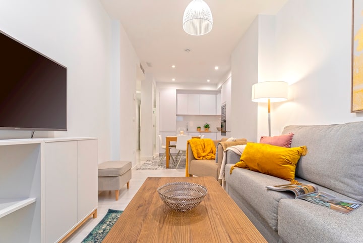Charming Two-bedroom Apartment Near Cathedral. Zacatin 103 - Granada, España