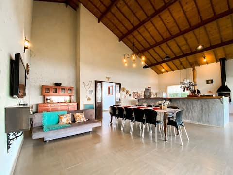 Popular Airbnb listing: Cinematic View, 3 Suites, Pool, Equipped Kitchen in Carrancas