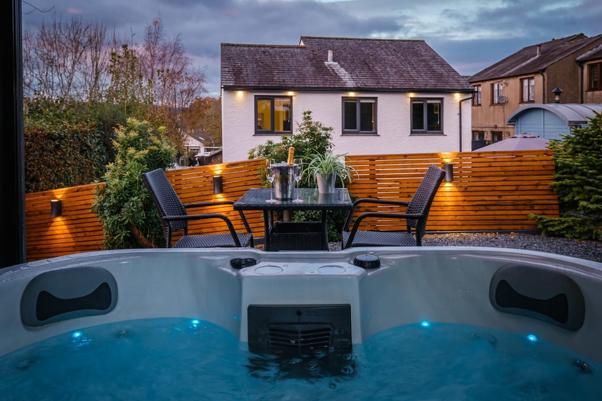 Curated visual reference: Picture Idea: England Holiday Rentals With A Hot Tub United Kingdom