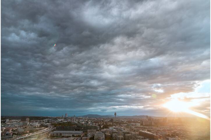 Lovely 2-Bedroom flat with rooftop pool & view gallery image 3