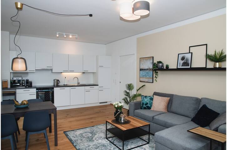 Lovely 2-Bedroom flat with rooftop pool & view gallery image 4