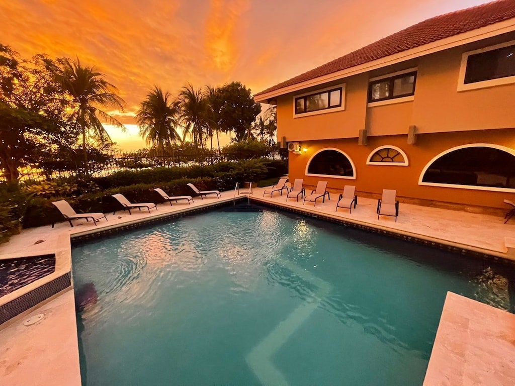 Villa Daiquiri Beachfront, pool, Lux, secure