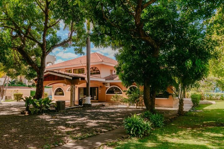 Villa Daiquiri Beachfront, pool, Lux, secure