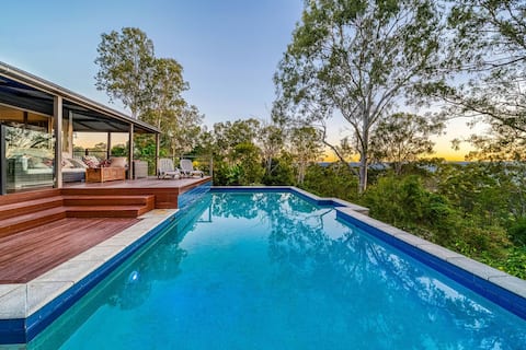 Wren’s Nest- Spacious Country Style home Sleeps 16