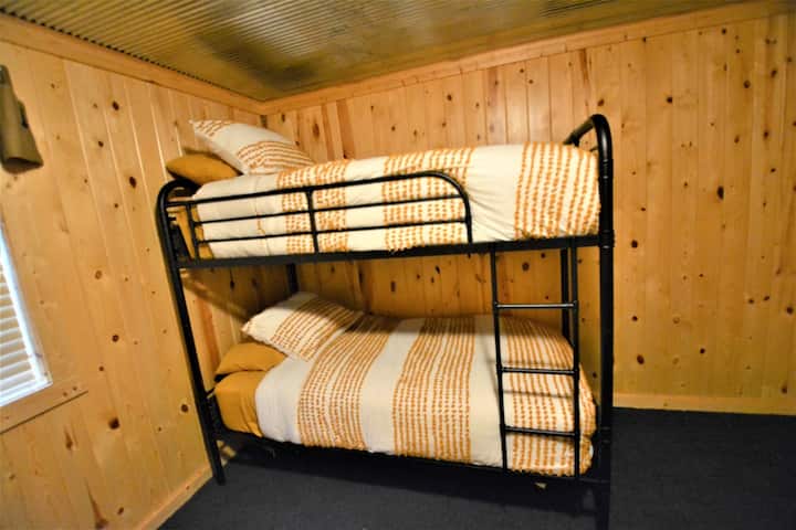 4th Bedroom W Queen & Bunks