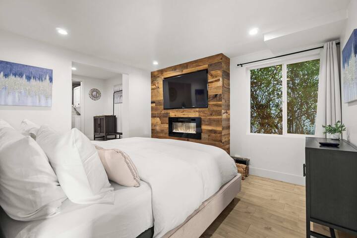 The California III – A Luxury Mission Hills Duplex gallery image 3