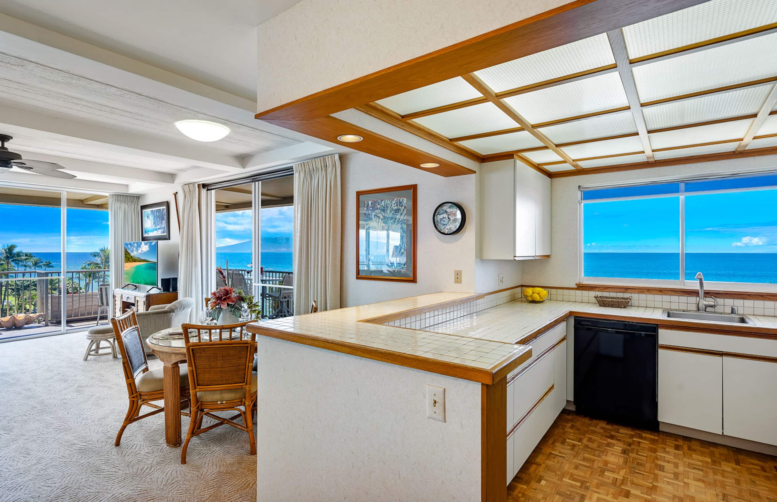 Condo in Lahaina · ★5.0 · 1 bedroom · 2 beds · 2 baths - Image 5
