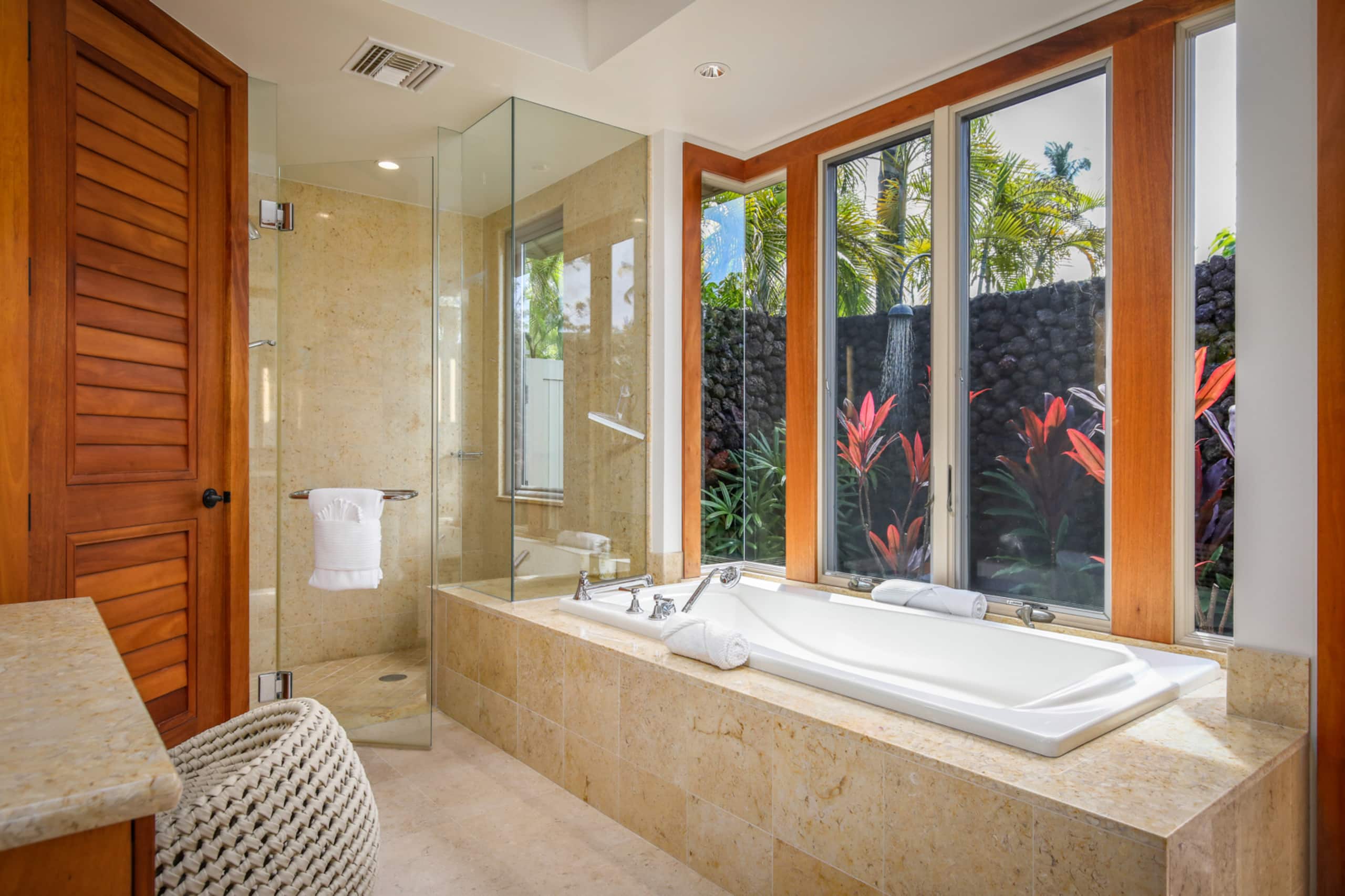 Home in Kailua-Kona · ★5.0 · 4 bedrooms · 4 beds · 4.5 baths - Image 14