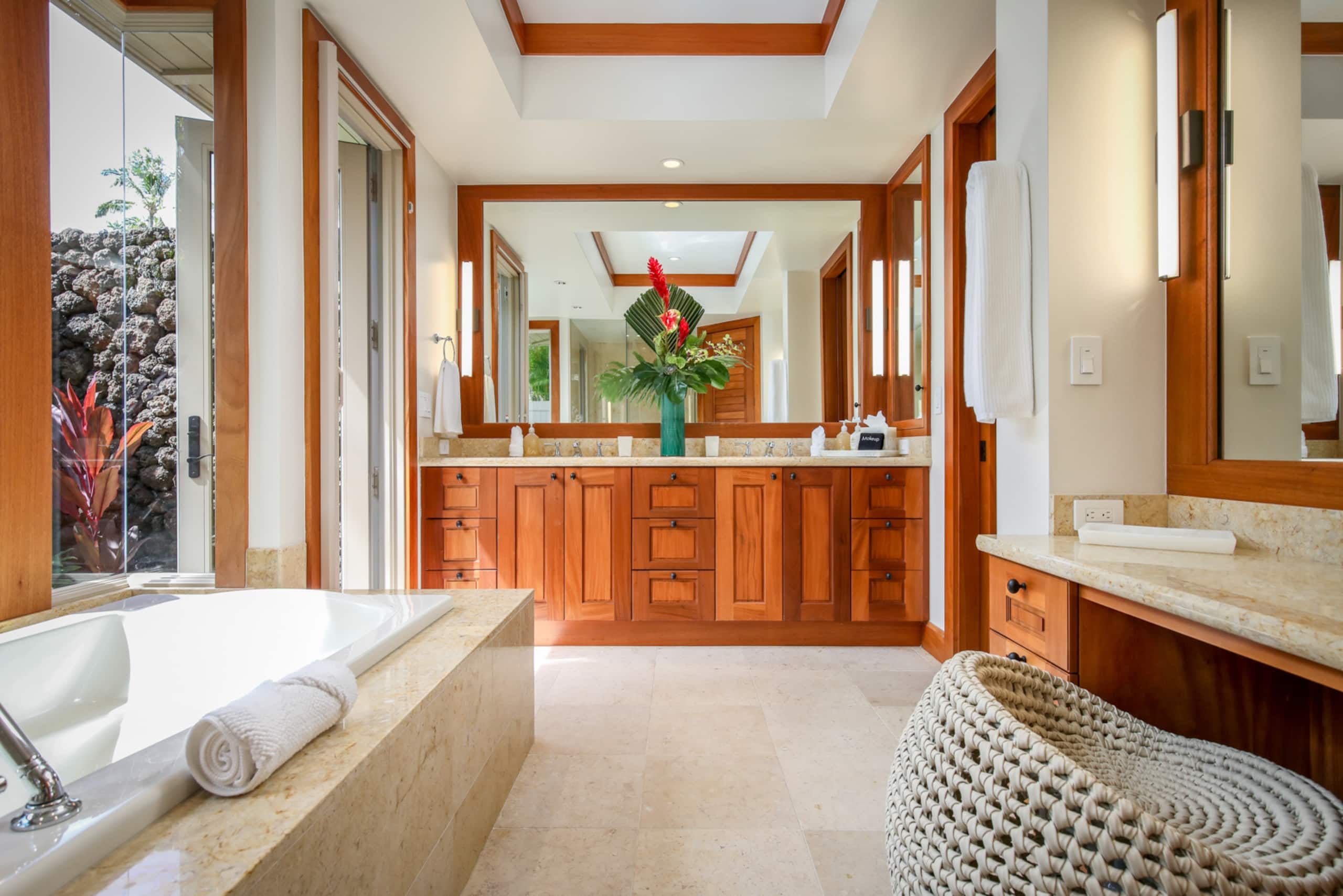 Home in Kailua-Kona · ★5.0 · 4 bedrooms · 4 beds · 4.5 baths - Image 17