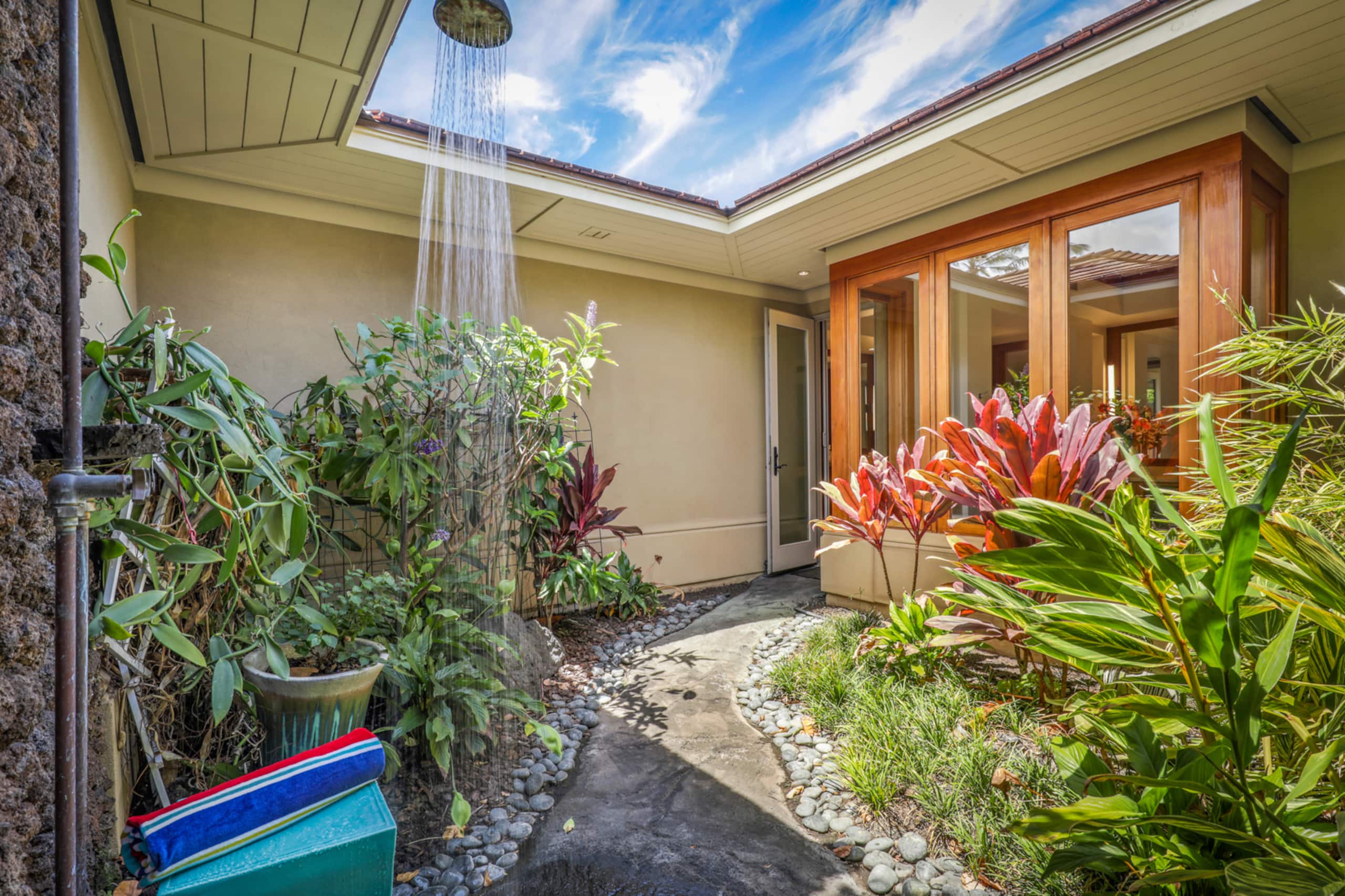 Home in Kailua-Kona · ★5.0 · 4 bedrooms · 4 beds · 4.5 baths - Image 47