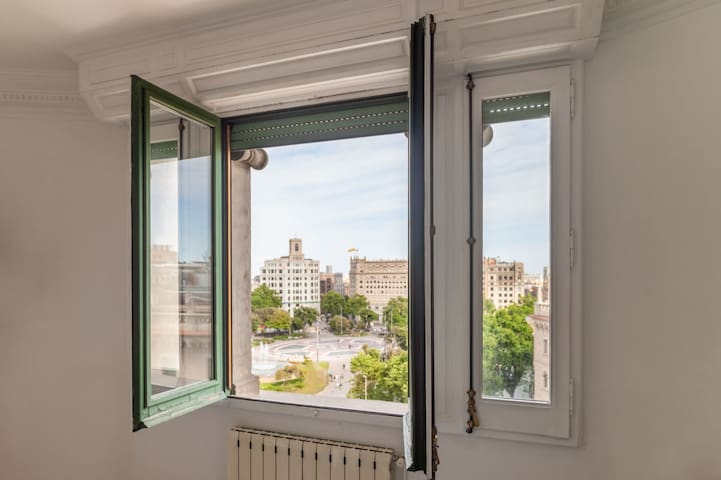 Pl Catalunya|Amazing 5Bd apartment for 14 guests gallery image 3