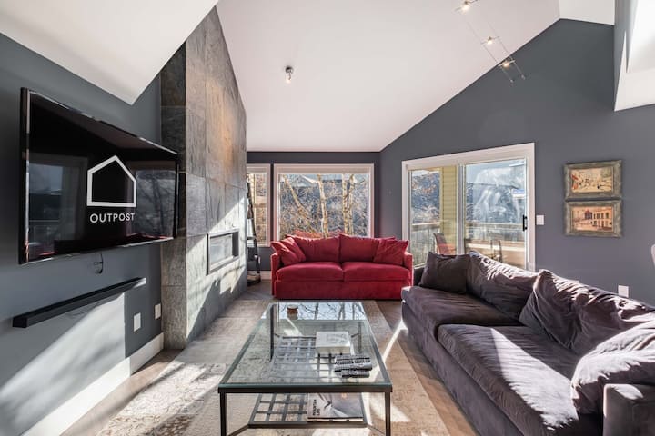 Private Hot Tub | Pets | Large Deck | Free Parking - Whistler