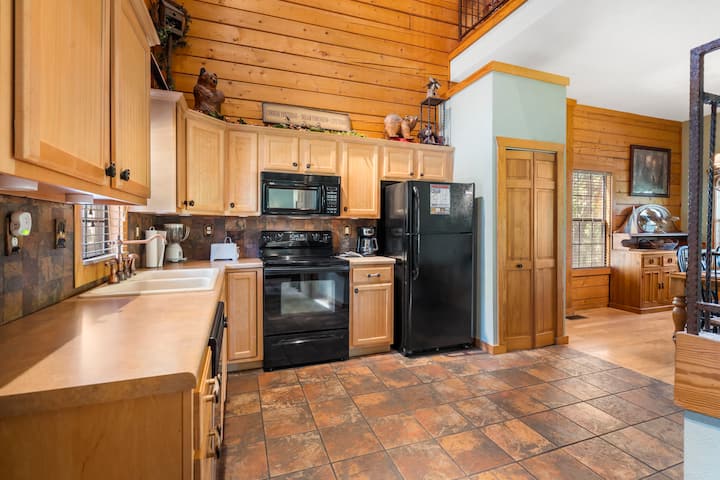 Comfy 2br+loft Cabin With Fireplace In The Middle Of Branson Action - Branson, MO