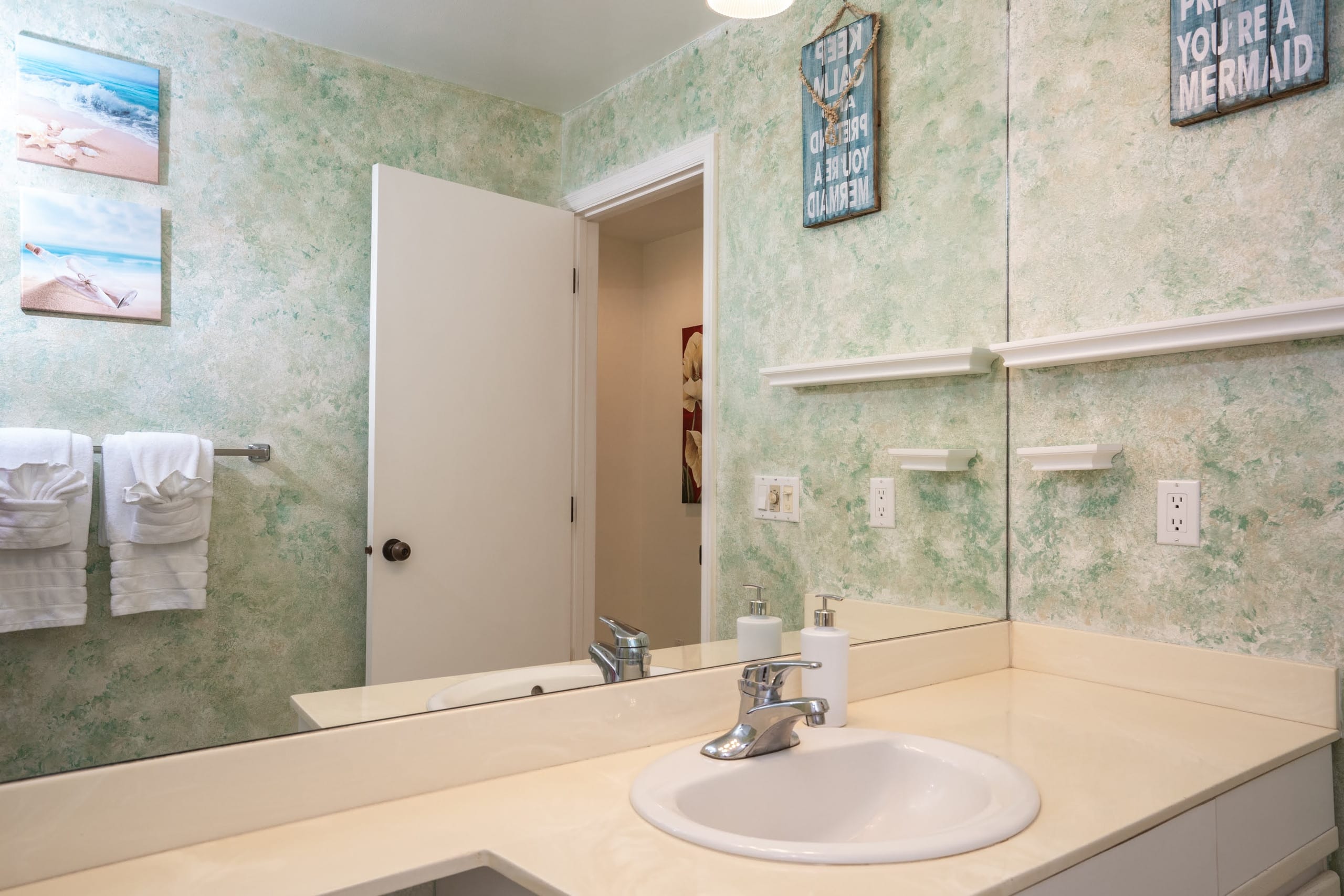 Condo in Kihei · ★4.81 · 1 bedroom · 2 beds · 2 baths - Image 13