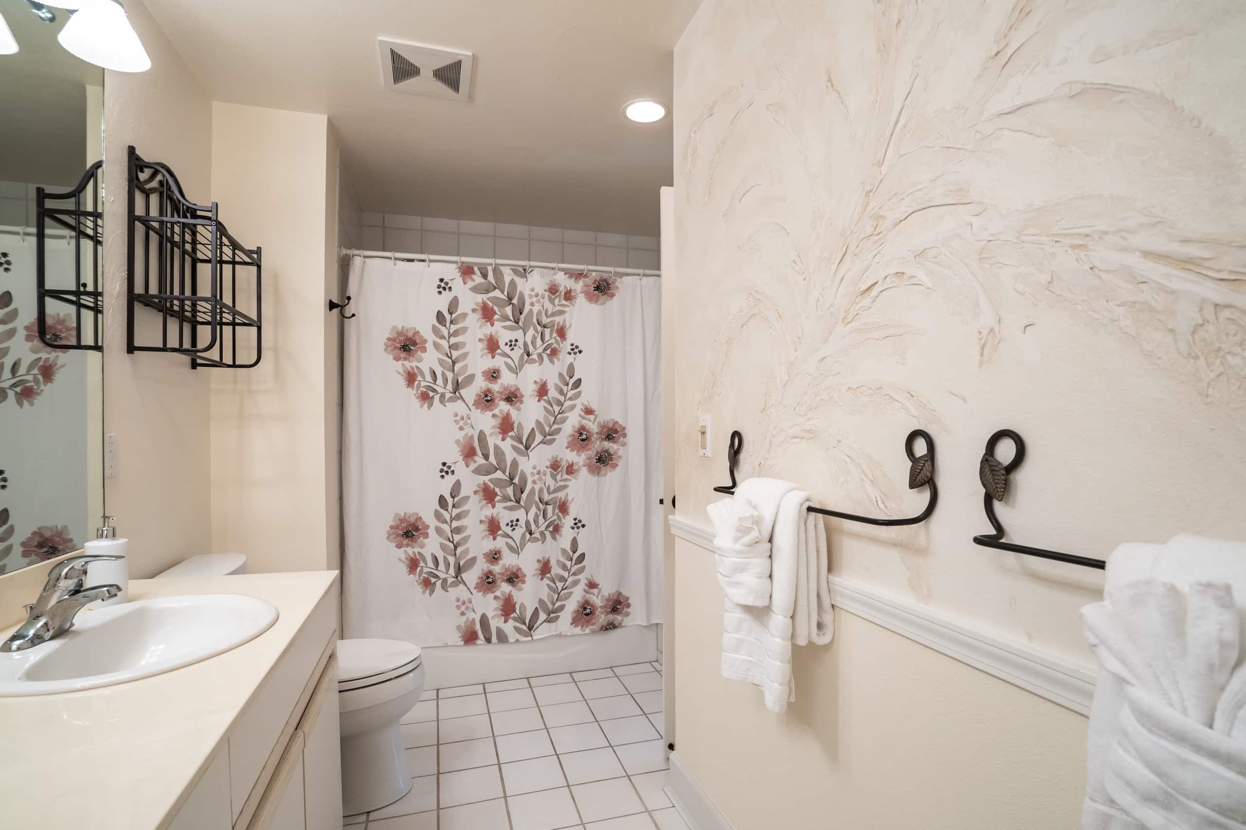 Condo in Kihei · ★4.81 · 1 bedroom · 2 beds · 2 baths - Image 23
