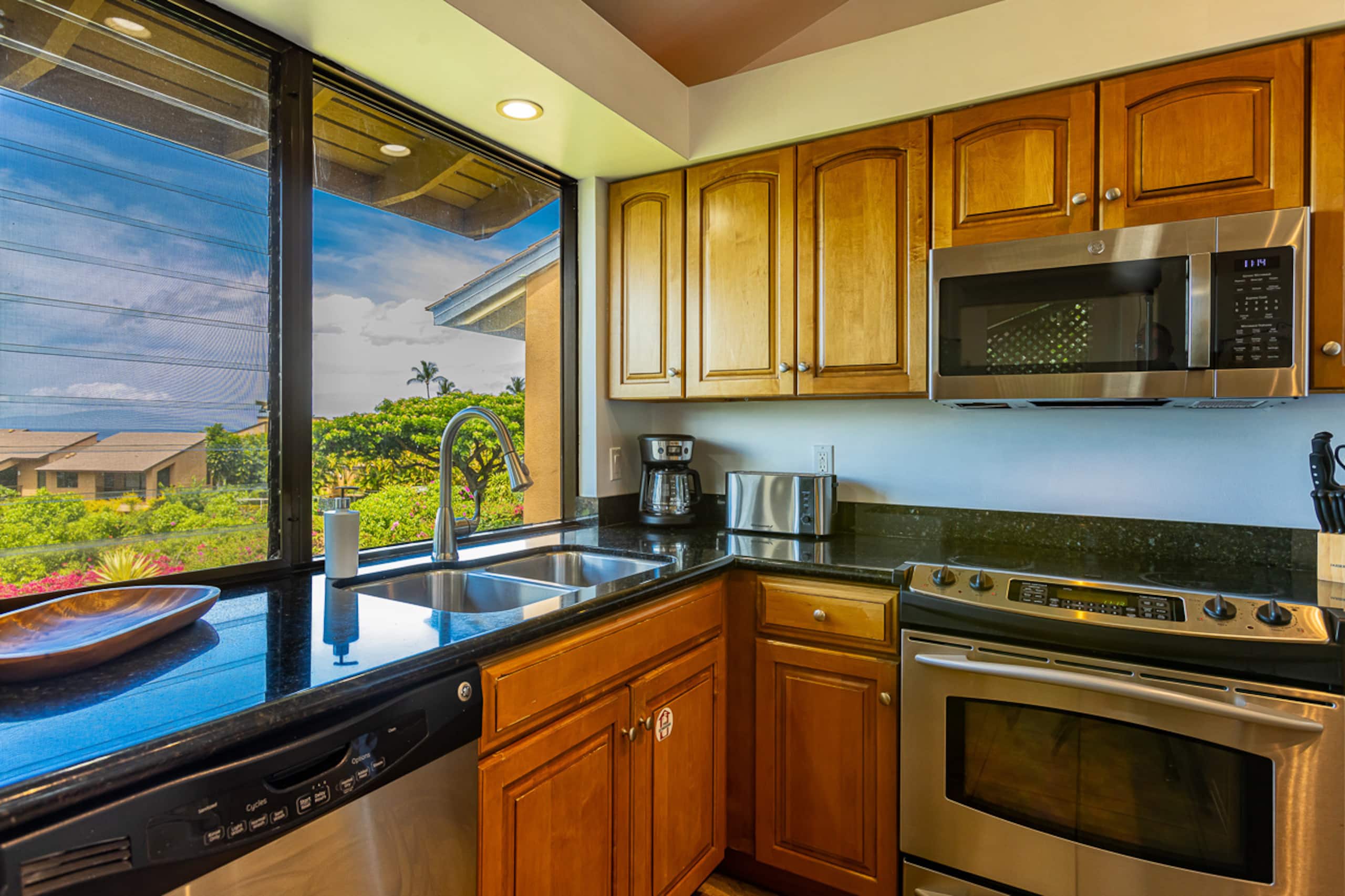 Condo in Kihei · ★4.86 · 1 bedroom · 1 bed · 1 bath - Image 19