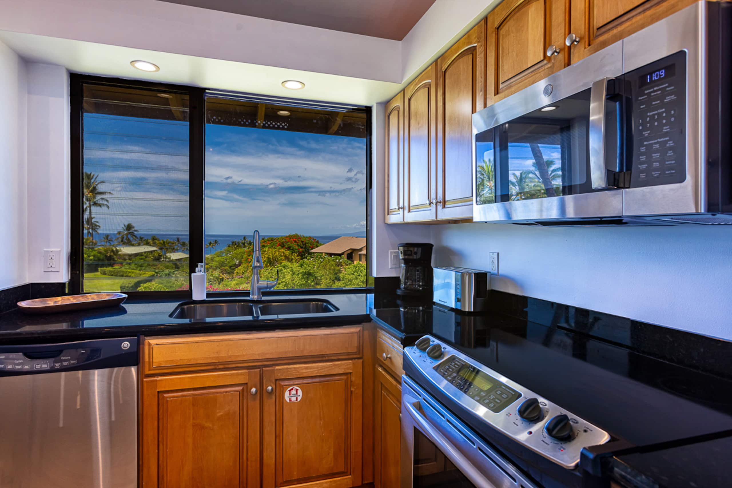 Condo in Kihei · ★4.86 · 1 bedroom · 1 bed · 1 bath - Image 18