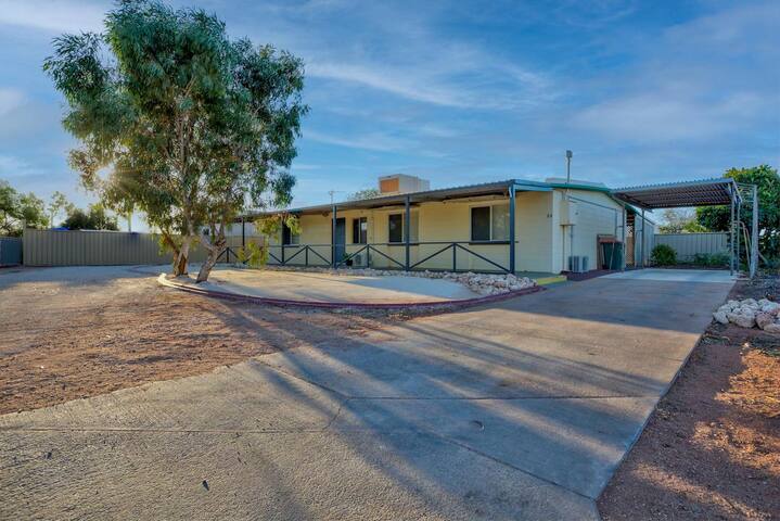 Weja – 4 Bedroom family home with a pool gallery image 2