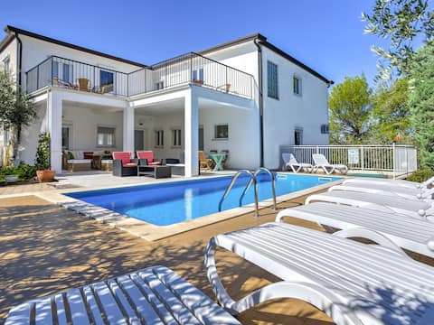 Successful Airbnb property: File by Interhome in Zambratija