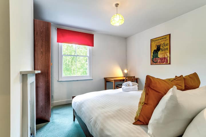 Upper Fisher House 005