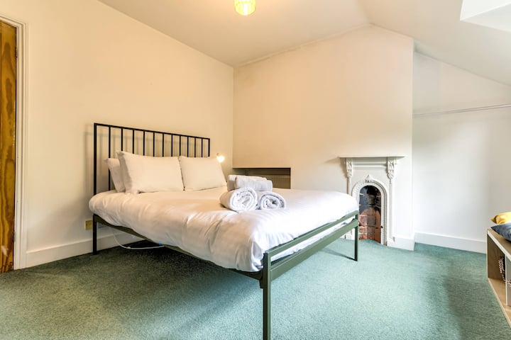 Upper Fisher House 001