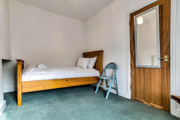 Upper Fisher House 002